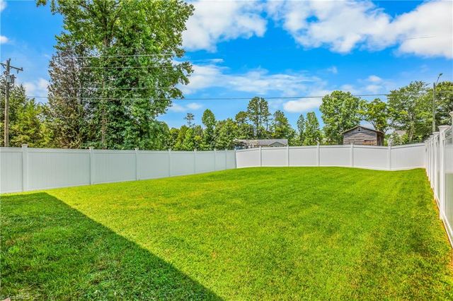 5009 Hogan Point Court, Winston-salem, NC 27127