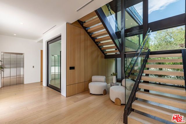 3802 Hollyline Avenue, Los Angeles, CA 91423