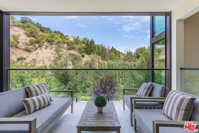 3802 Hollyline Avenue, Los Angeles, CA 91423