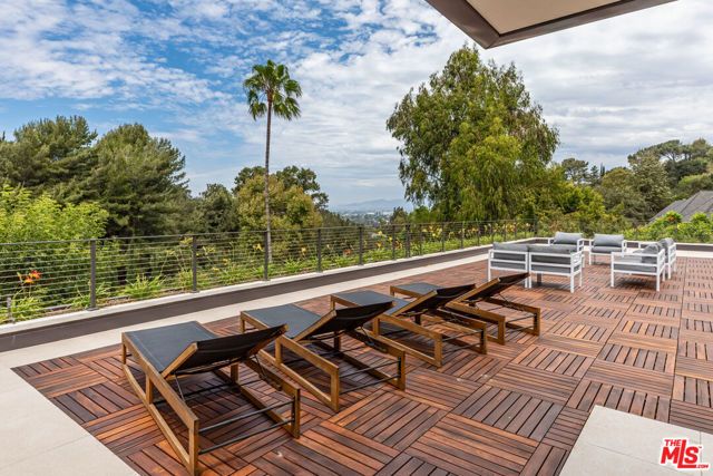 3802 Hollyline Avenue, Los Angeles, CA 91423