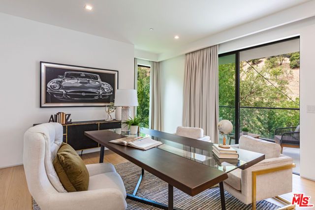 3802 Hollyline Avenue, Los Angeles, CA 91423