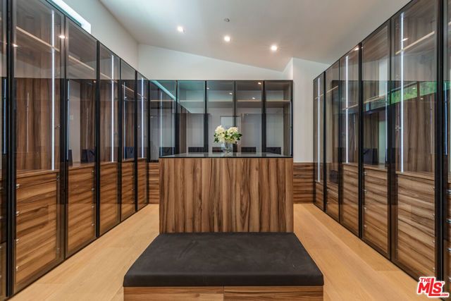 3802 Hollyline Avenue, Los Angeles, CA 91423