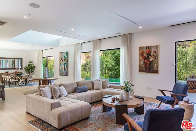 3802 Hollyline Avenue, Los Angeles, CA 91423