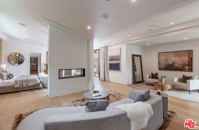 3802 Hollyline Avenue, Los Angeles, CA 91423