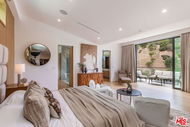 3802 Hollyline Avenue, Los Angeles, CA 91423