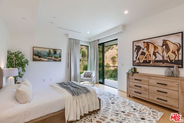 3802 Hollyline Avenue, Los Angeles, CA 91423