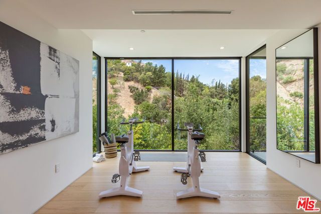 3802 Hollyline Avenue, Los Angeles, CA 91423