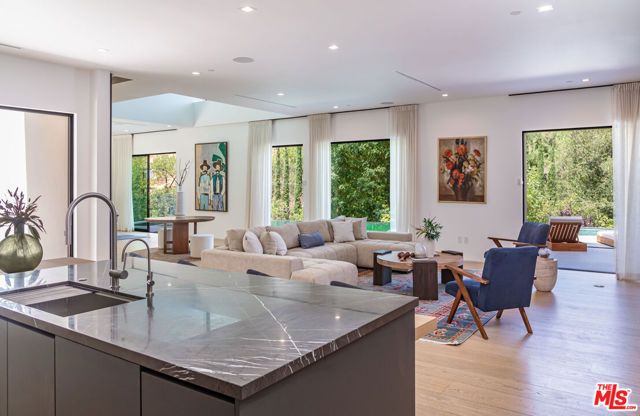 3802 Hollyline Avenue, Los Angeles, CA 91423