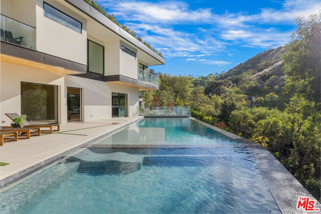 3802 Hollyline Avenue, Los Angeles, CA 91423