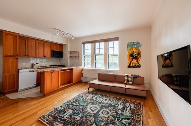 988 Memorial Dr 486, Cambridge, MA 02138