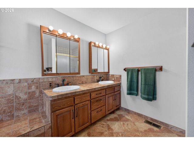 269 BAILEY Dr, Roseburg, OR 97471