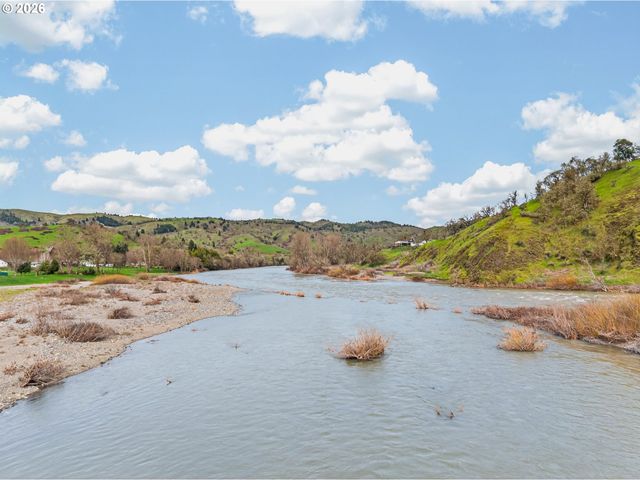 269 BAILEY Dr, Roseburg, OR 97471