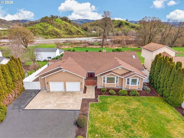 269 BAILEY Dr, Roseburg, OR 97471