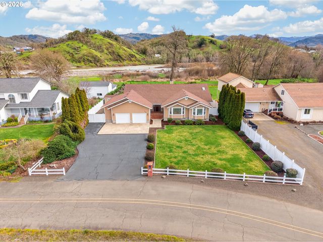 269 BAILEY Dr, Roseburg, OR 97471