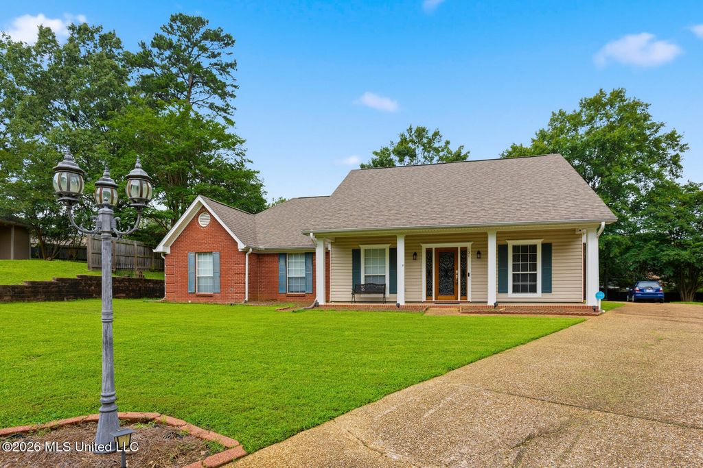 121 Deer Run, Pearl, MS 39208