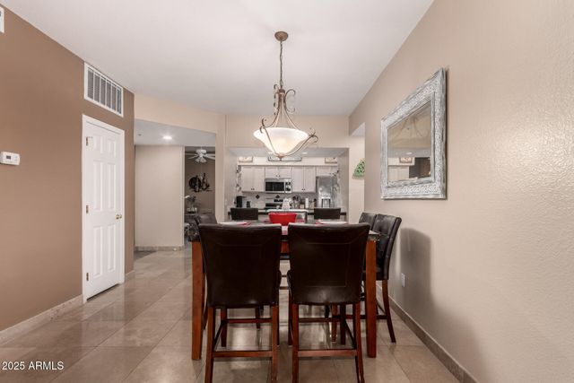 7401 W ARROWHEAD CLUBHOUSE Drive 1023, Glendale, AZ 85308