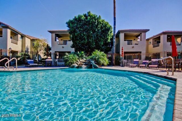 7401 W ARROWHEAD CLUBHOUSE Drive 1023, Glendale, AZ 85308