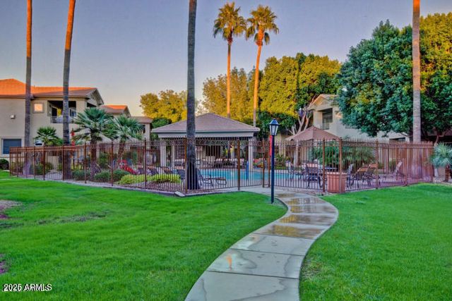 7401 W ARROWHEAD CLUBHOUSE Drive 1023, Glendale, AZ 85308