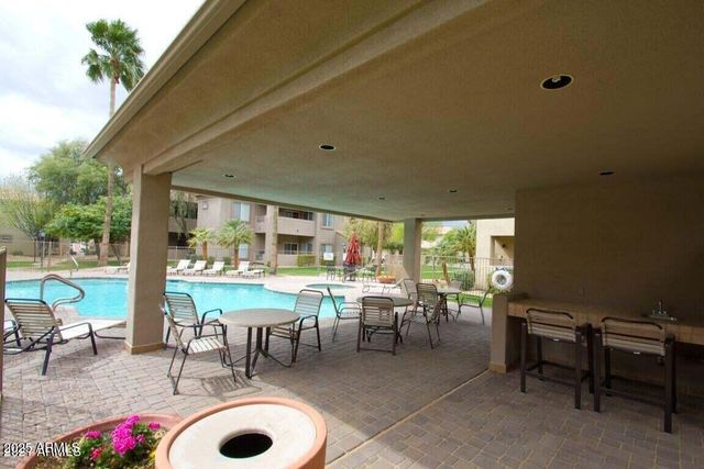 7401 W ARROWHEAD CLUBHOUSE Drive 1023, Glendale, AZ 85308