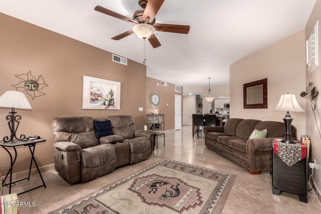 7401 W ARROWHEAD CLUBHOUSE Drive 1023, Glendale, AZ 85308