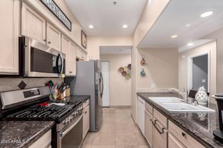 7401 W ARROWHEAD CLUBHOUSE Drive 1023, Glendale, AZ 85308