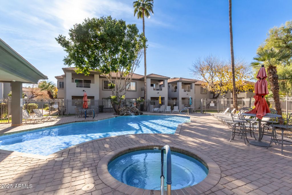 7401 W ARROWHEAD CLUBHOUSE Drive 1023, Glendale, AZ 85308 — photo 3
