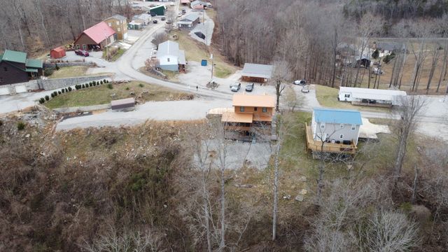 225 Bill Hunter Rd, Celina, TN 38551