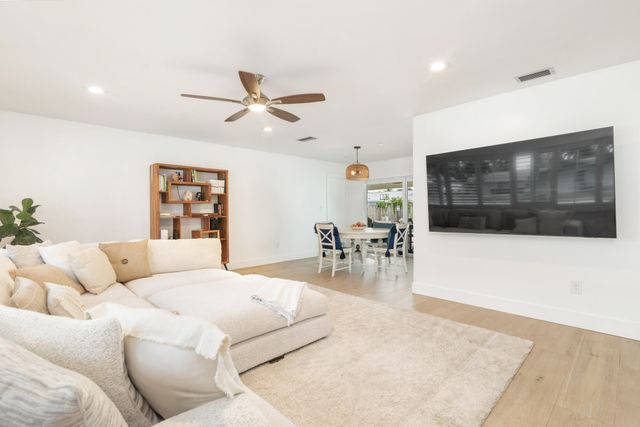 4244 Hyacinth Circle N, Palm Beach Gardens, FL 33410