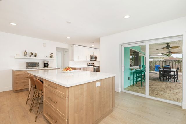 4244 Hyacinth Circle N, Palm Beach Gardens, FL 33410