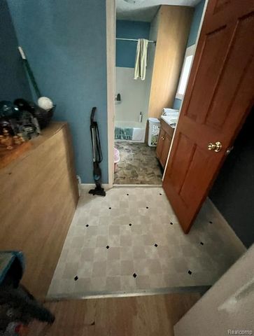 2221 Salt Street, Saginaw, MI 48602