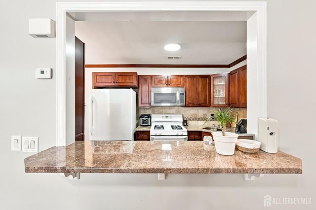 30 Kensington Drive, Piscataway, NJ 08854