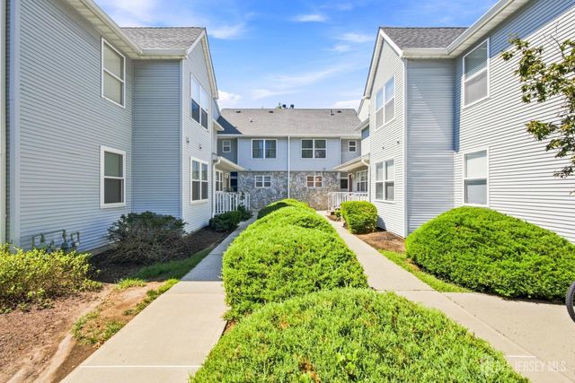 30 Kensington Drive, Piscataway, NJ 08854