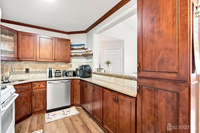 30 Kensington Drive, Piscataway, NJ 08854