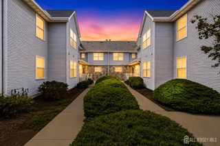 30 Kensington Drive, Piscataway, NJ 08854