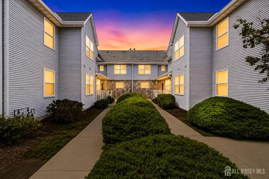 30 Kensington Drive, Piscataway, NJ 08854