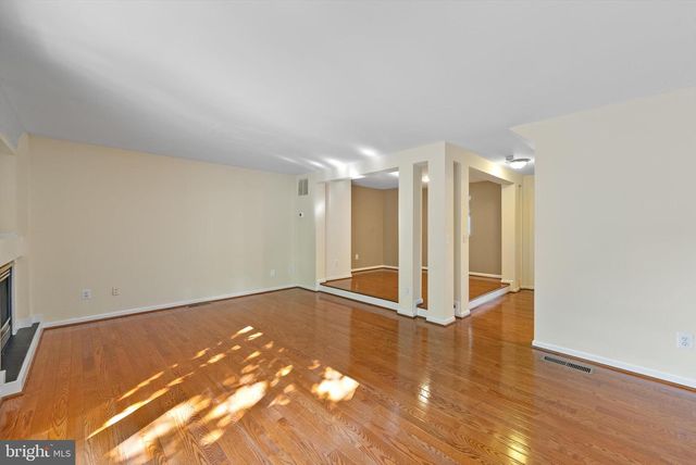 12081 EDGEMERE CIR, Reston, VA 20190