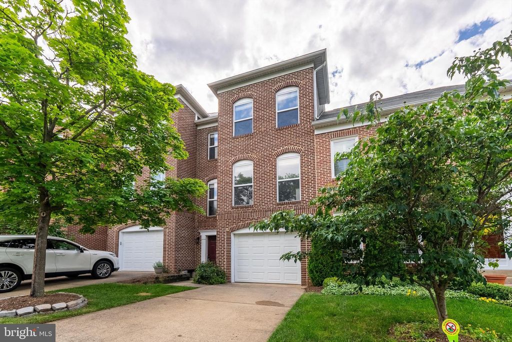12081 EDGEMERE CIR, Reston, VA 20190