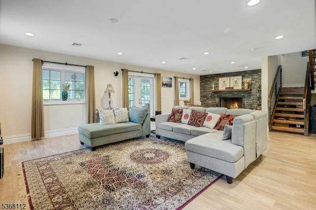 14 Chincopee Ave, Hopatcong Boro, NJ 07843