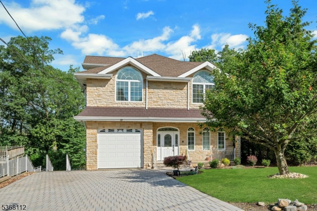 14 Chincopee Ave, Hopatcong Boro, NJ 07843