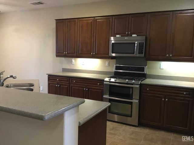 13320 Sterling Heights Drive, Bakersfield, CA 93306