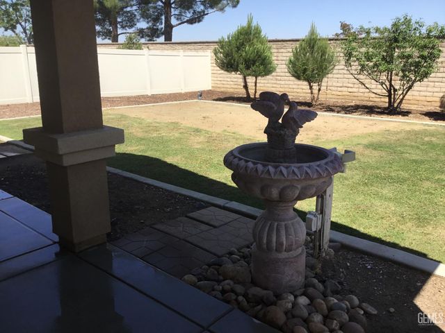 13320 Sterling Heights Drive, Bakersfield, CA 93306