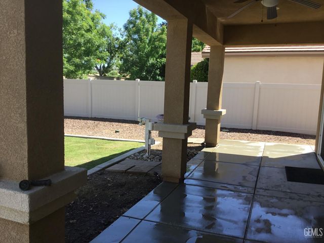 13320 Sterling Heights Drive, Bakersfield, CA 93306