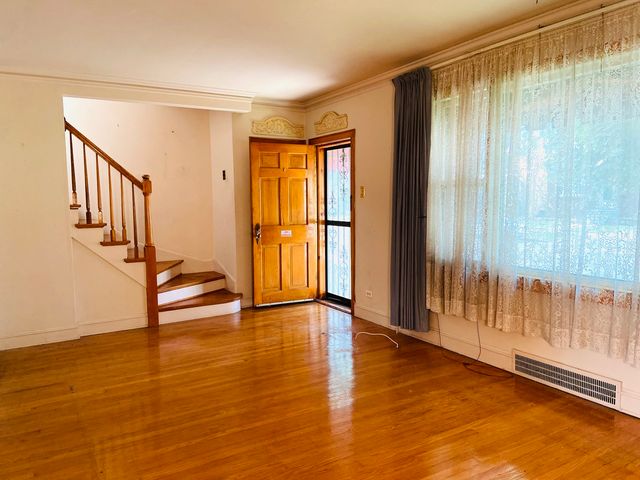 5323 N New England Avenue, Chicago, IL 60656