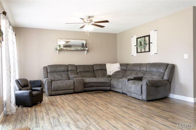 305 W Hillside Drive, Farmington, MO 63640
