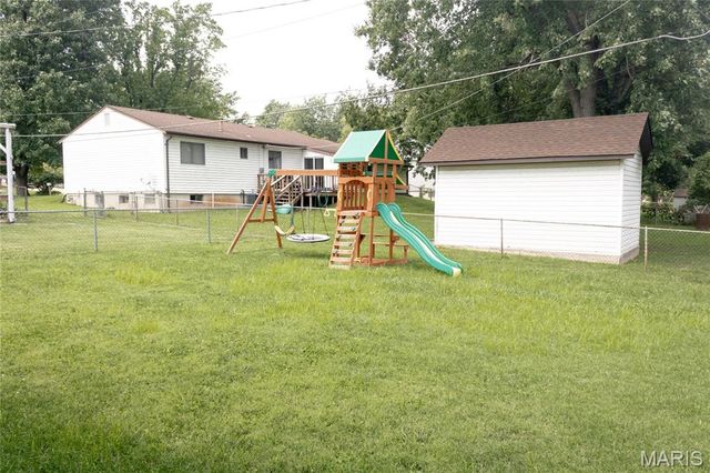 305 W Hillside Drive, Farmington, MO 63640