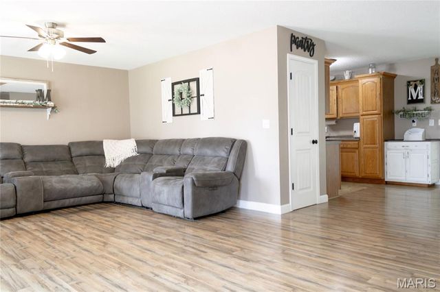 305 W Hillside Drive, Farmington, MO 63640