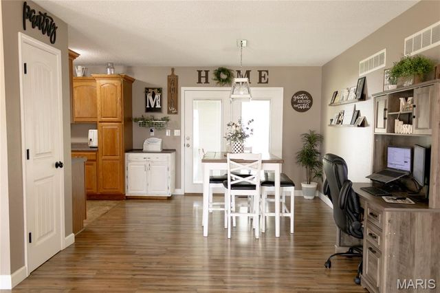 305 W Hillside Drive, Farmington, MO 63640