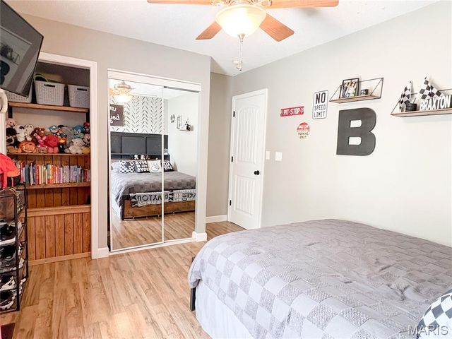 305 W Hillside Drive, Farmington, MO 63640