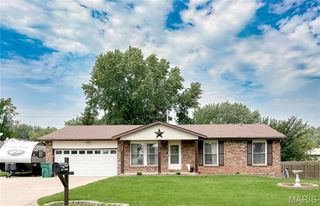 305 W Hillside Drive, Farmington, MO 63640