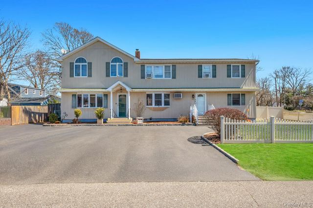 45 Dogwood Road, West Islip, NY 11795